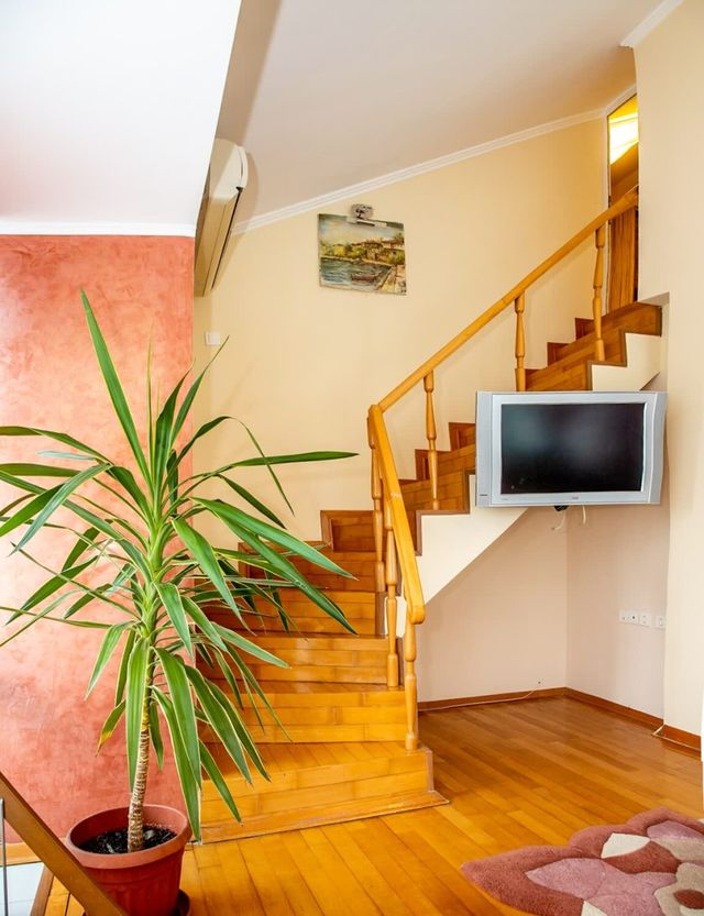 Spacious & Sunny Maisonette w/ Terrace near Centre