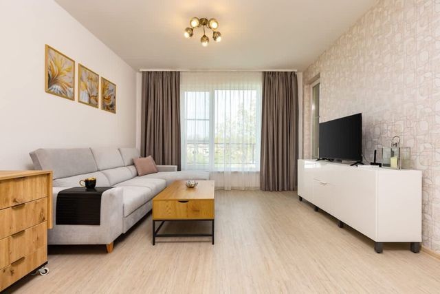 Magnolia Gardens - 1BD with Balcony & Parking