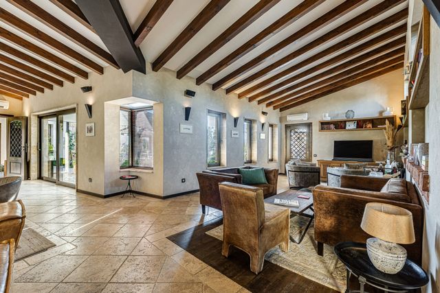 Zornitza Family Estate - Restaurant