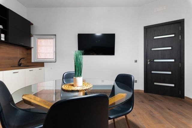 Modern 2BD/2BA Designer Apartment - Prime Location - Photo 3