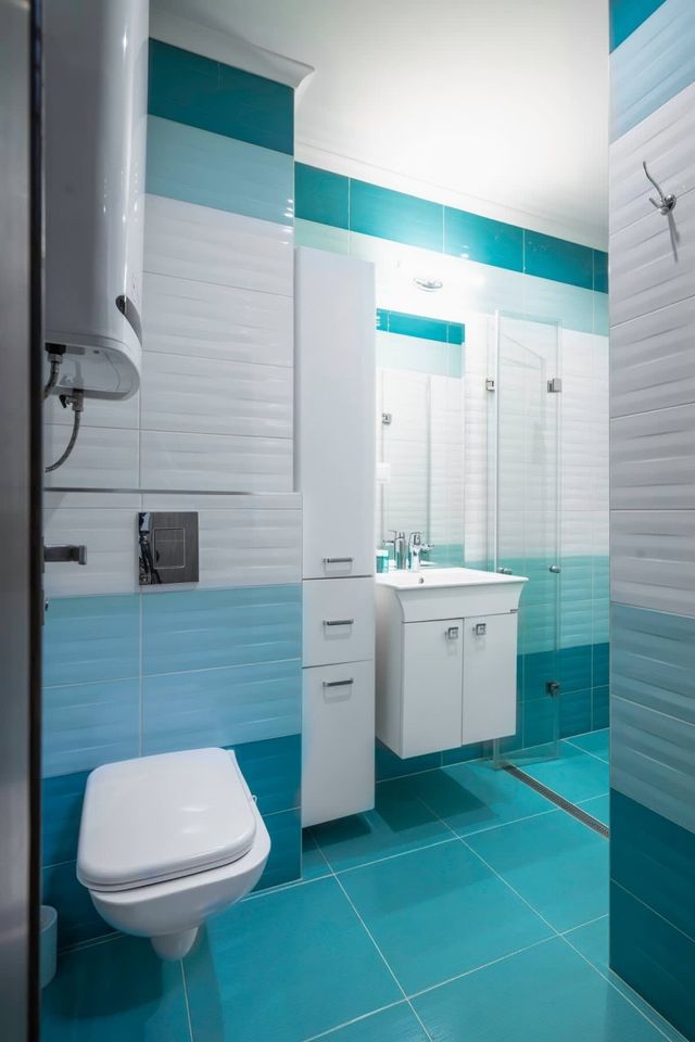 Feel at Home - Central 2BD Flat with Parking