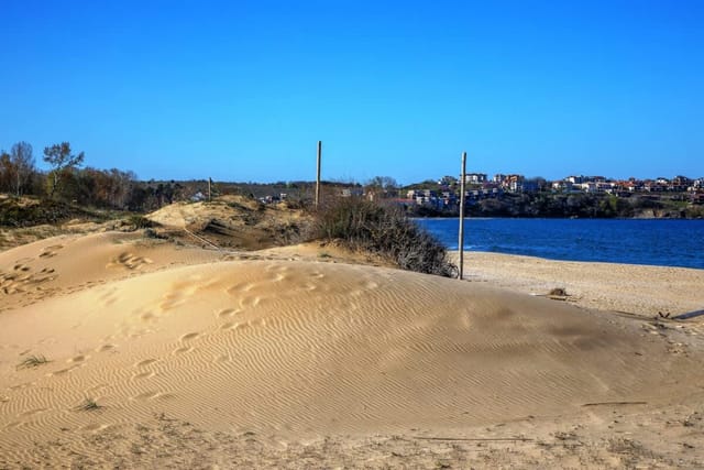 Green Life One-Bedroom Apartment with Sea View