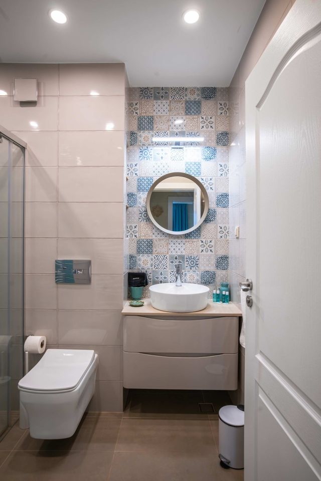 Sunny 1BR with Balcony