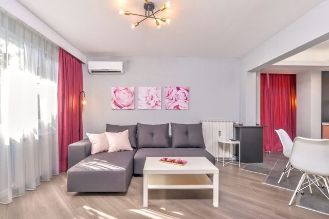 ROS? one bedroom designer apartment in city centre