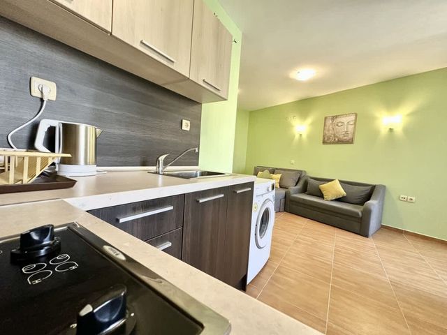 Paradise Dreams Lively Studio with pool view