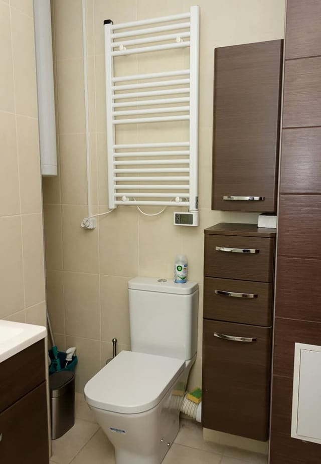 Cozy 2BD Flat with Balcony and Workspace