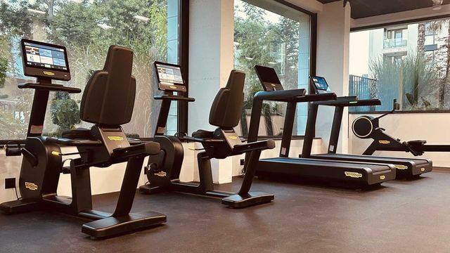 Modern 2-Bedroom Flat with Balcony in Azur Premium