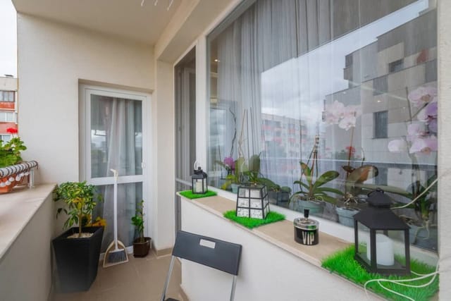 Feel Right at Home - Bright and Modern Apartment