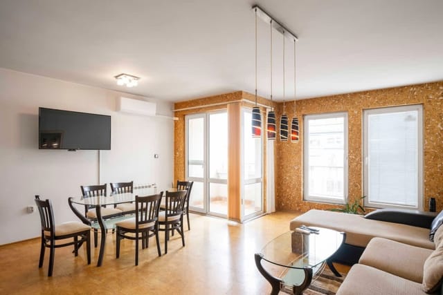 Vintage and Cozy 2BD/2BA Flat in Prime Location