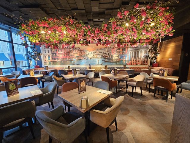 Luxuriously Romantic Restaurant in the Heart of Sofia