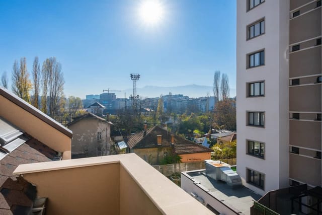 Green Haven Under the Roof