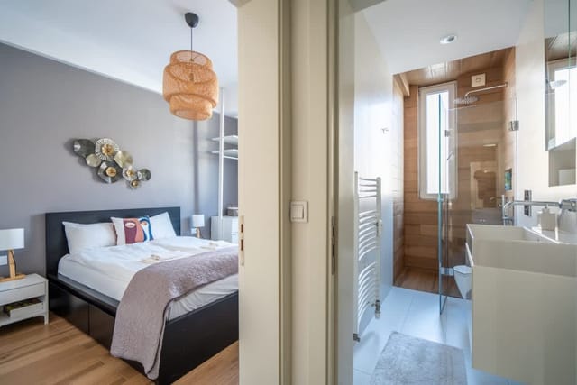 Elegant Getaway Near Iconic Eagles' Bridge