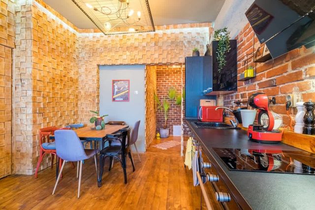 2 BDR &amp; 2 BTHR Funky Apartment / Supreme Location - Photo 2