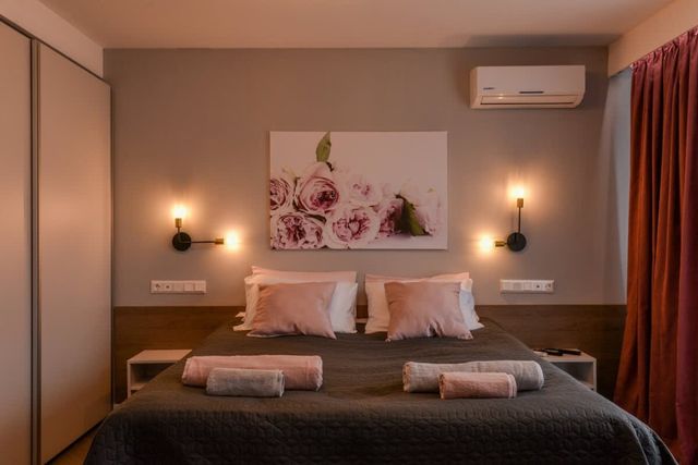 ROS? one bedroom designer apartment in city centre