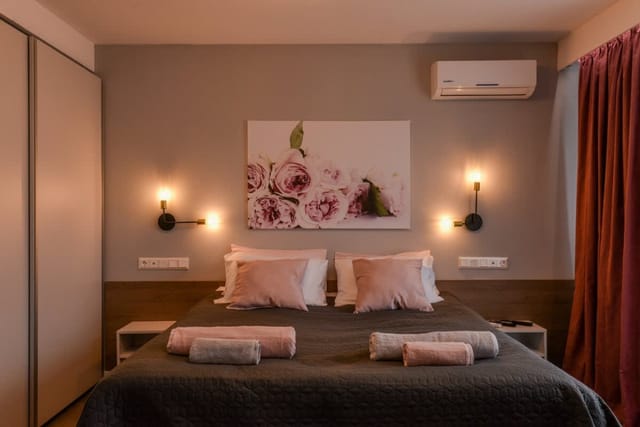 ROS? one bedroom designer apartment in city centre