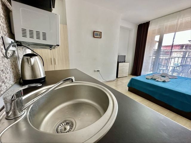 Cozy pool view studio  Sunny View Central