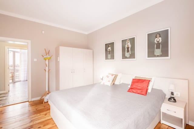 New 1930s quiet central apartment w/AC - 2 bedroom