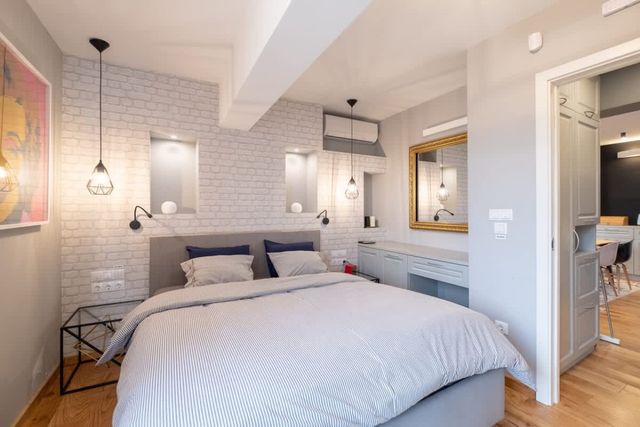 High-end Designer Aprt - AC & Lift & Balcony