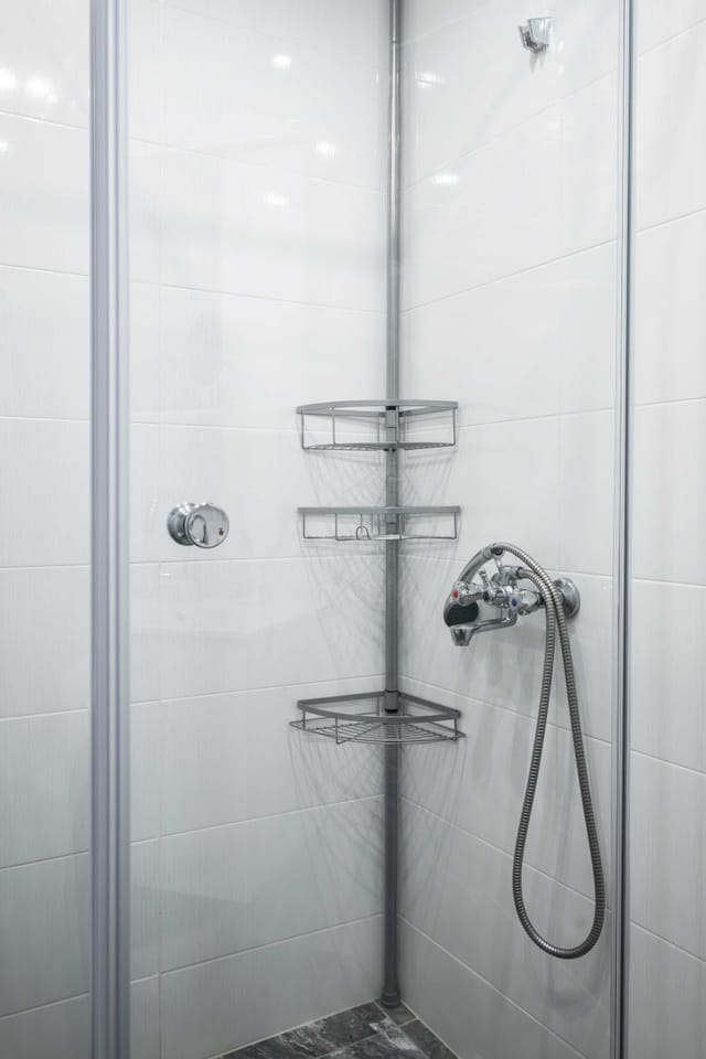 Sunny & Modern 1BD Apartment