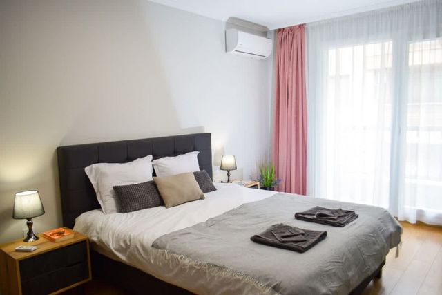 City Center Charm: 2BR Apartment