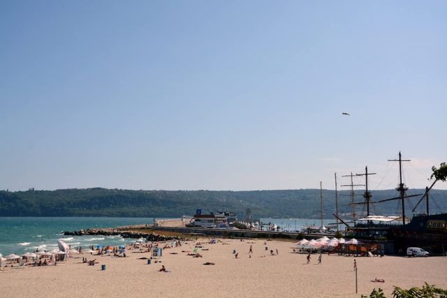 Unbeatable Location: New Lux Apartment Varna beach