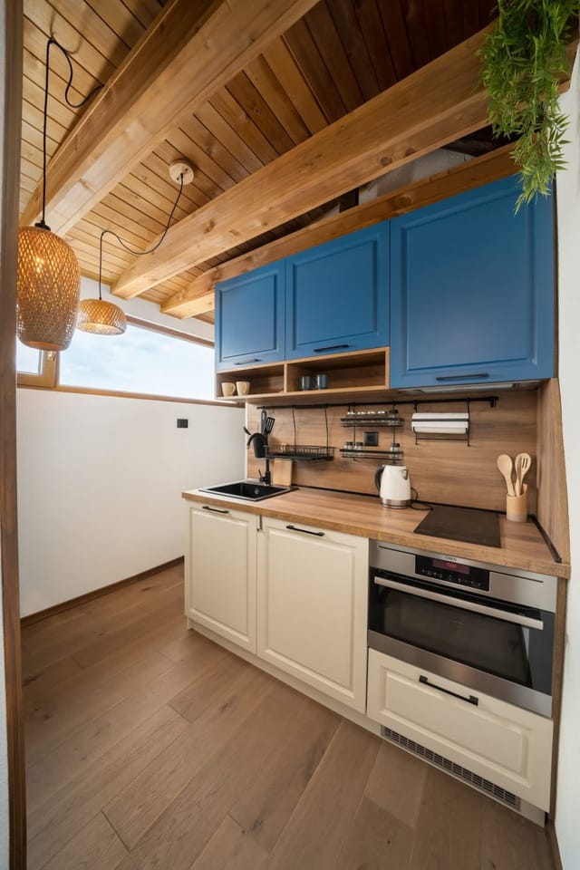 Gurgulyat view - 1 Bedroom Loft - Photo 2