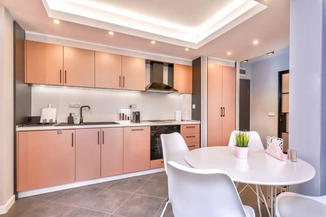 ROS? one bedroom designer apartment in city centre