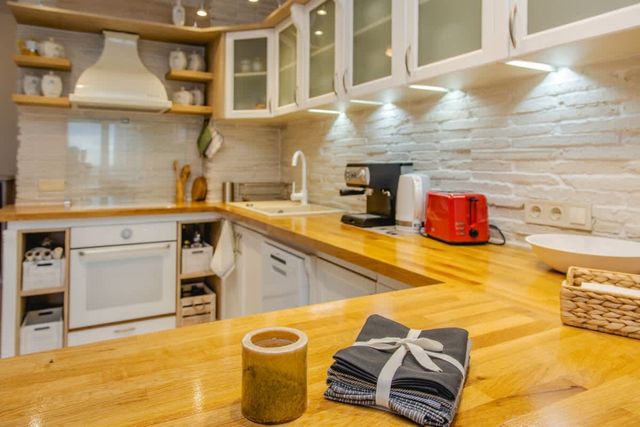 Lovely 3BD flat with Parking and Sea View