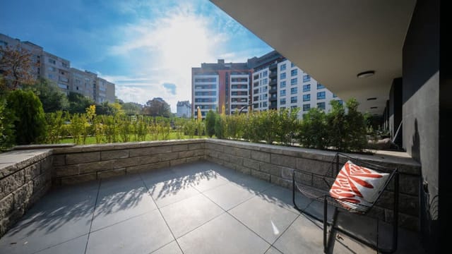 Aviva City Stay – 3 Private Studios Downtown