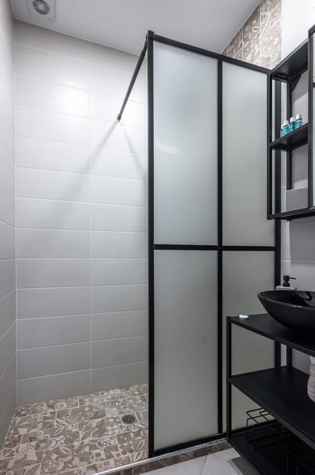 Light and Modern 2BD Flat Next To Women's Market