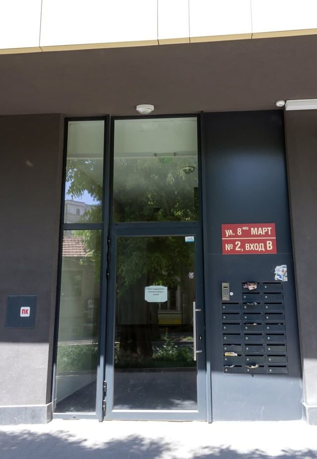Sunny Blue  One-Bedroom Flat with Balcony
