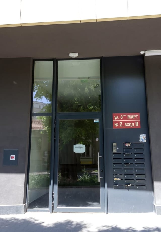 Sunny Blue  One-Bedroom Flat with Balcony