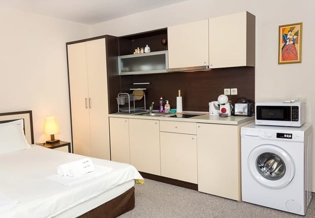 Sunny Studio in Hotel Berlin, Steps from the Beach