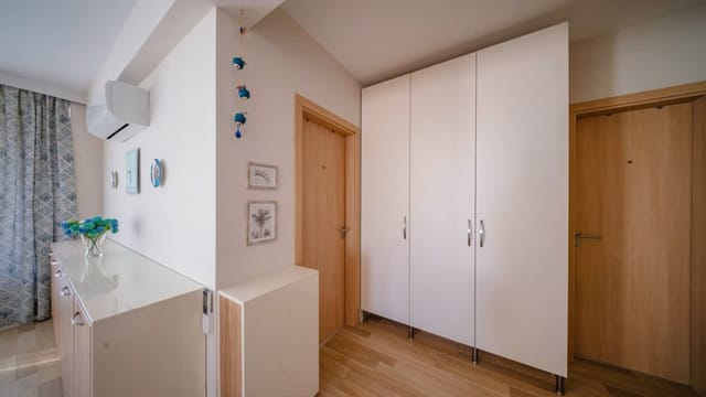 Modern & Spacious Stay