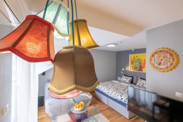 High-end Designer Studio - AC + Parking - Photo 2