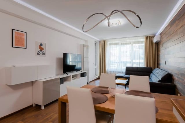 Stylish 1-bedroom Flat in Business District