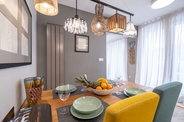 High-end Designer 2BR Aprt + Lift&Balconies