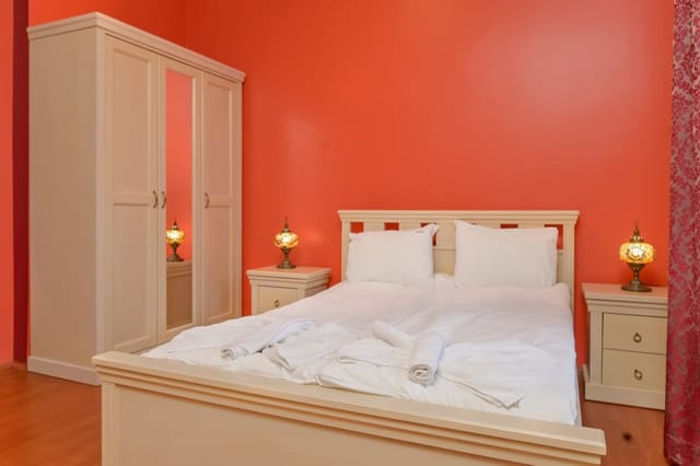 Colorful & Elegant 2BD Flat – Premium Central Stay