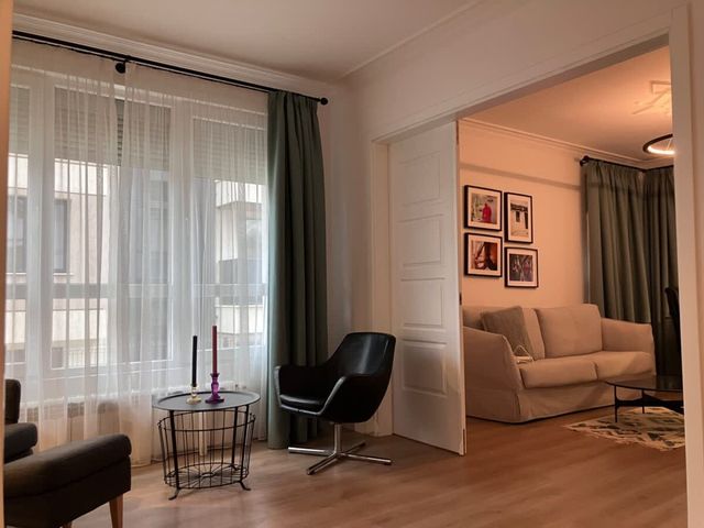 A French affair. With parking, style and elegance.