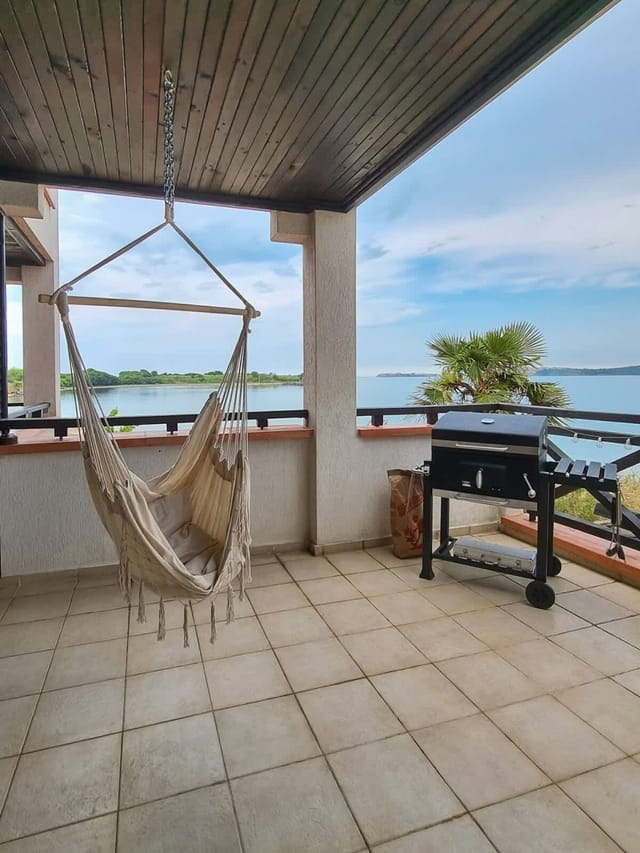 Spacious 3BD flat with Parking and Sea View