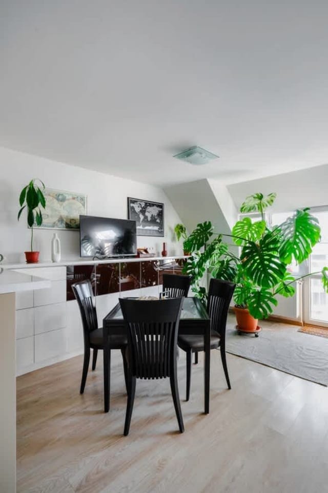 Spacious 2BD Flat with Secure Free Parking