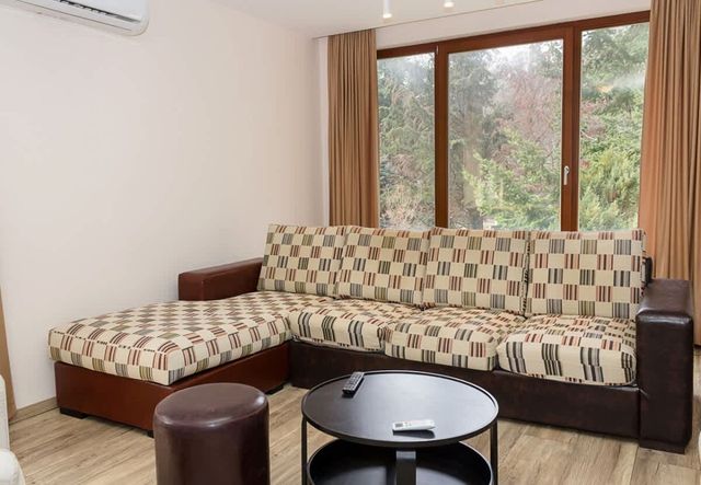 Cozy 2BD Flat with Balcony and Workspace