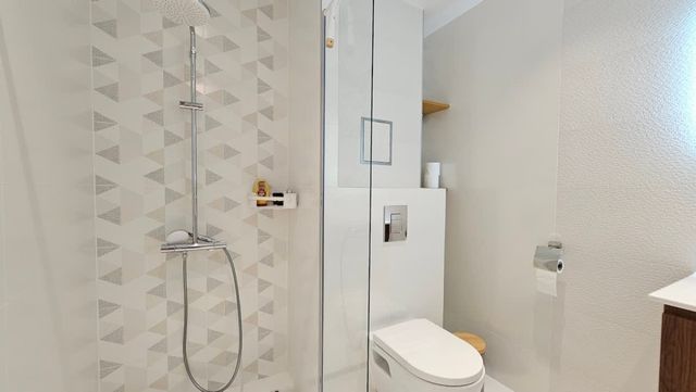 Bright Urban Stay with Parking