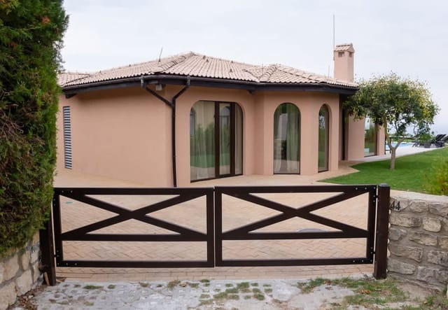 Luxury 4-bedroom Villa in Black Sea Rama Resort