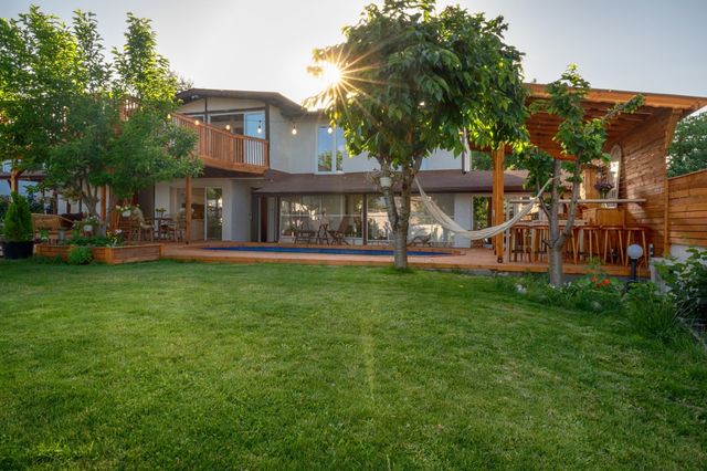 Modern and Cinematic Villa in the area of Sofia