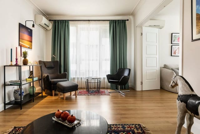 A French affair. With parking, style and elegance.