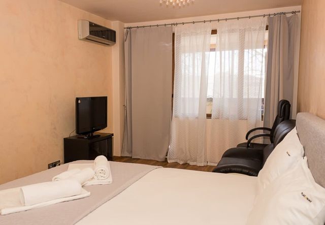 Varna Gem: 2BD Flat with Sunny Balcony