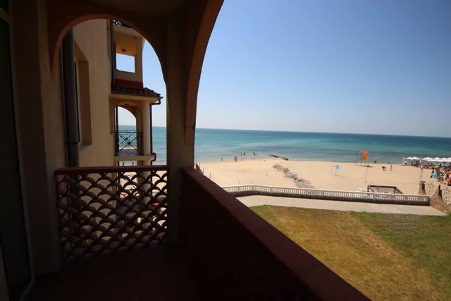 Atrium Apartment with balcony