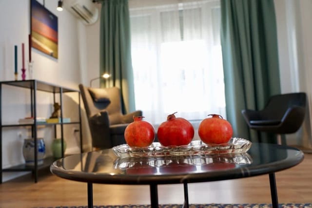 A French affair. With parking, style and elegance.