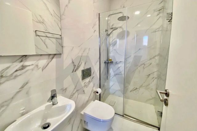 2 BDR & 2 BTHR Duplex with 2 balconies